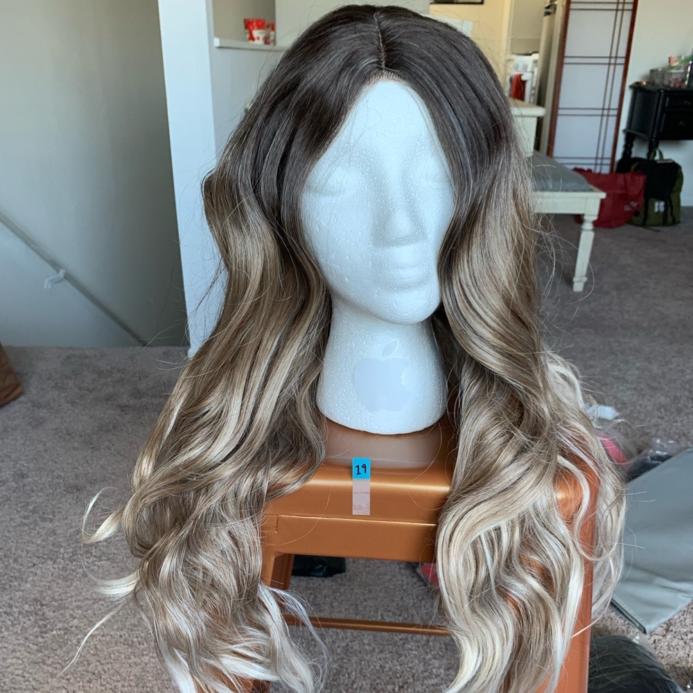 blonde ombré lace front curl wig
